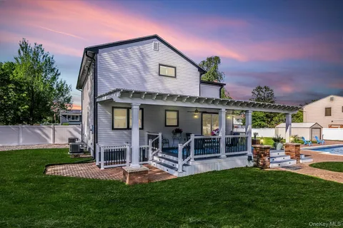 $1,549,000 | 2 Polo Street, Dix Hills, NY 11746