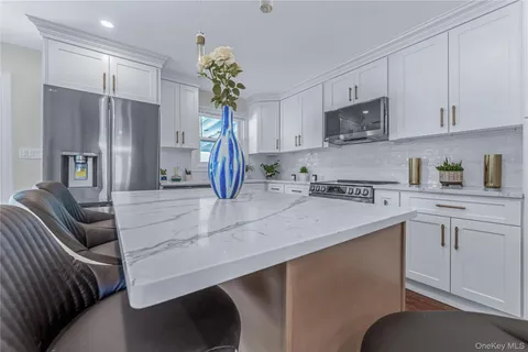 $1,489,000 | 2 Polo Street, Dix Hills, NY 11746