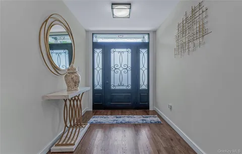 $1,489,000 | 2 Polo Street, Dix Hills, NY 11746