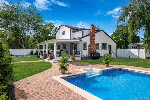$1,489,000 | 2 Polo Street, Dix Hills, NY 11746