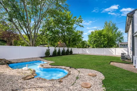 $1,489,000 | 2 Polo Street, Dix Hills, NY 11746