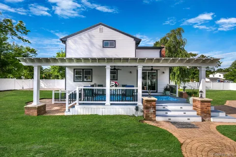 $1,489,000 | 2 Polo Street, Dix Hills, NY 11746