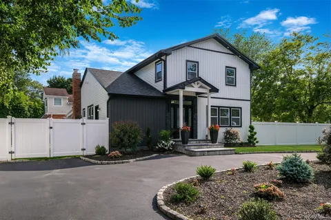 $1,489,000 | 2 Polo Street, Dix Hills, NY 11746