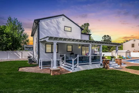 $1,489,000 | 2 Polo Street, Dix Hills, NY 11746