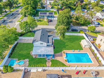 $1,549,000 | 2 Polo Street, Dix Hills, NY 11746