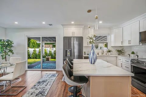 $1,489,000 | 2 Polo Street, Dix Hills, NY 11746