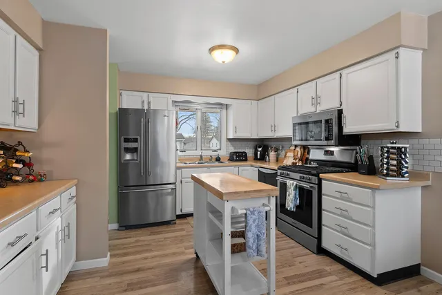 $299,900 | 828 East Robin Lane, Shawano, WI 54166