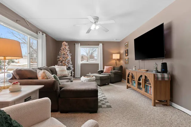 $299,900 | 828 East Robin Lane, Shawano, WI 54166