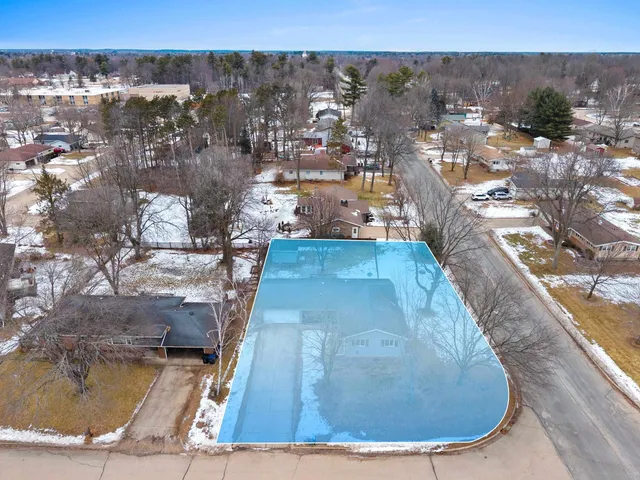 $299,900 | 828 East Robin Lane, Shawano, WI 54166