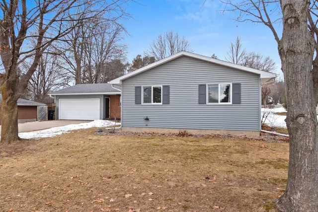 $299,900 | 828 East Robin Lane, Shawano, WI 54166