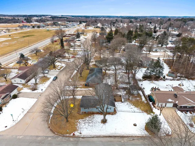 $299,900 | 828 East Robin Lane, Shawano, WI 54166