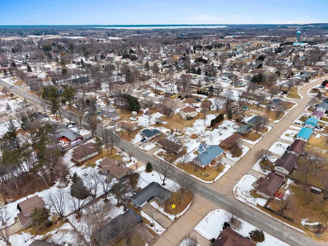 $299,900 | 828 East Robin Lane, Shawano, WI 54166