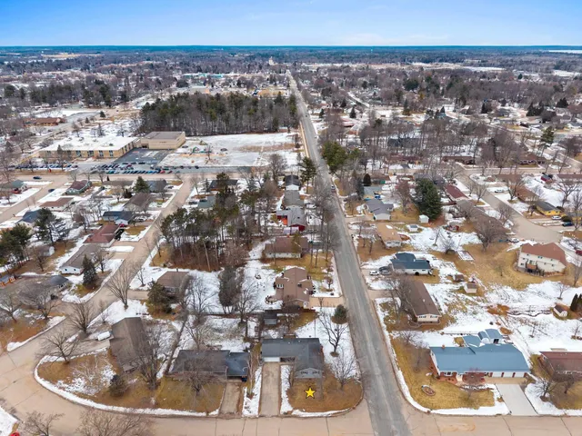 $299,900 | 828 East Robin Lane, Shawano, WI 54166