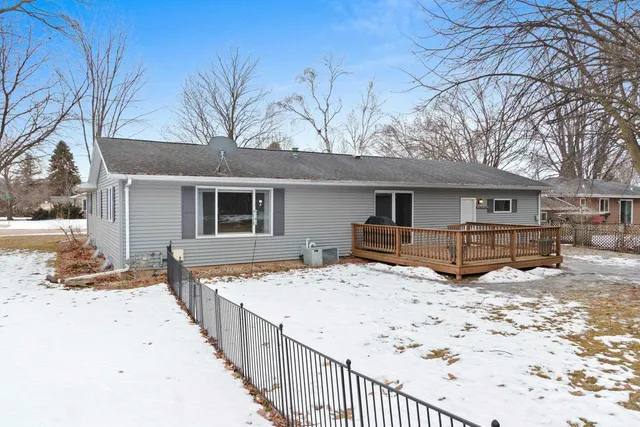 $299,900 | 828 East Robin Lane, Shawano, WI 54166