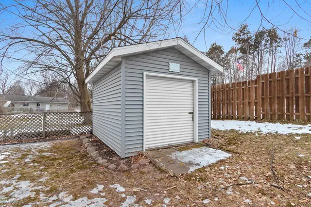 $299,900 | 828 East Robin Lane, Shawano, WI 54166