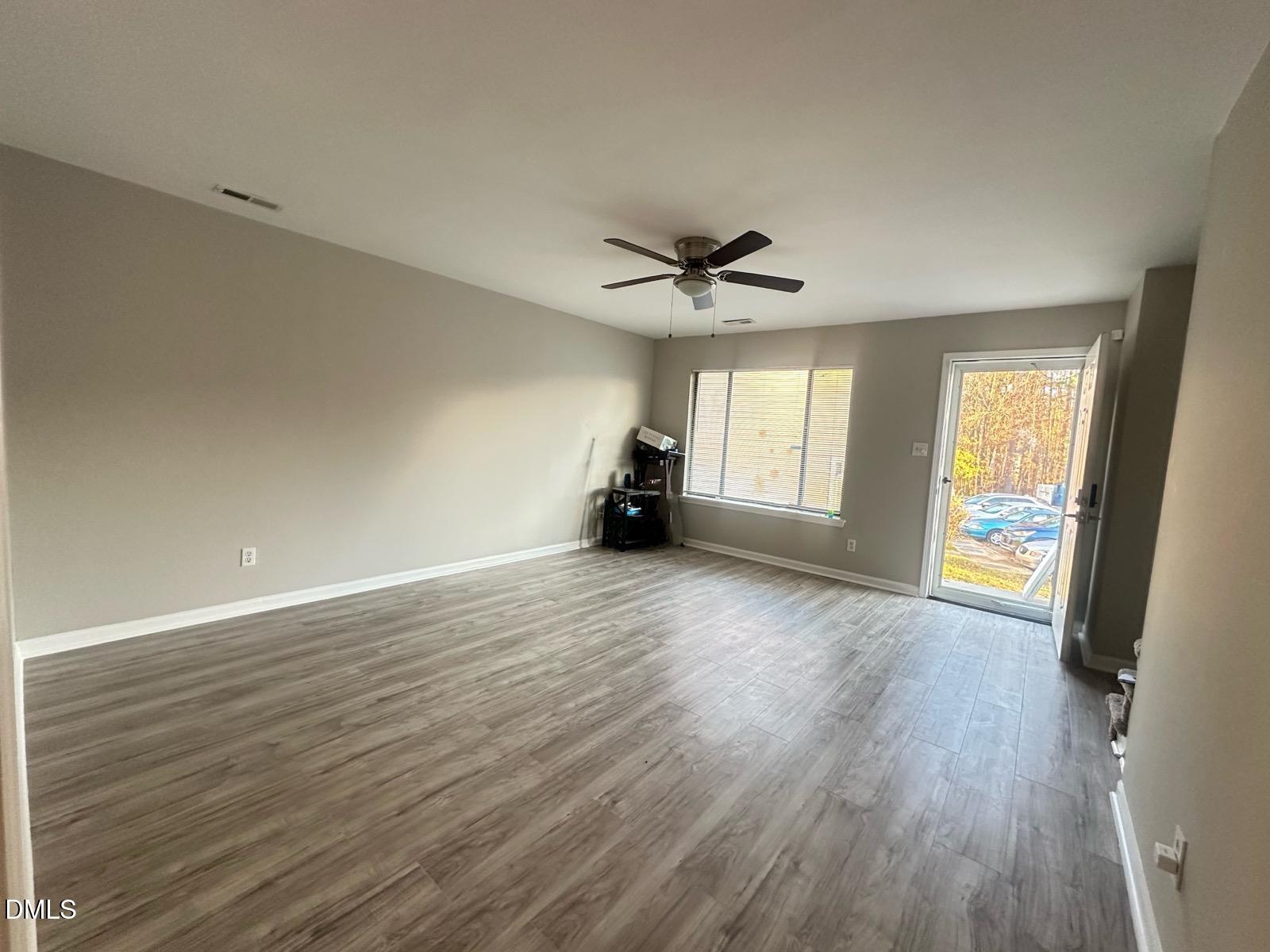 322 Junction Road, Unit 28H Durham, NC 27703 - Photo 4 of 18 322 28H Juction _living_2