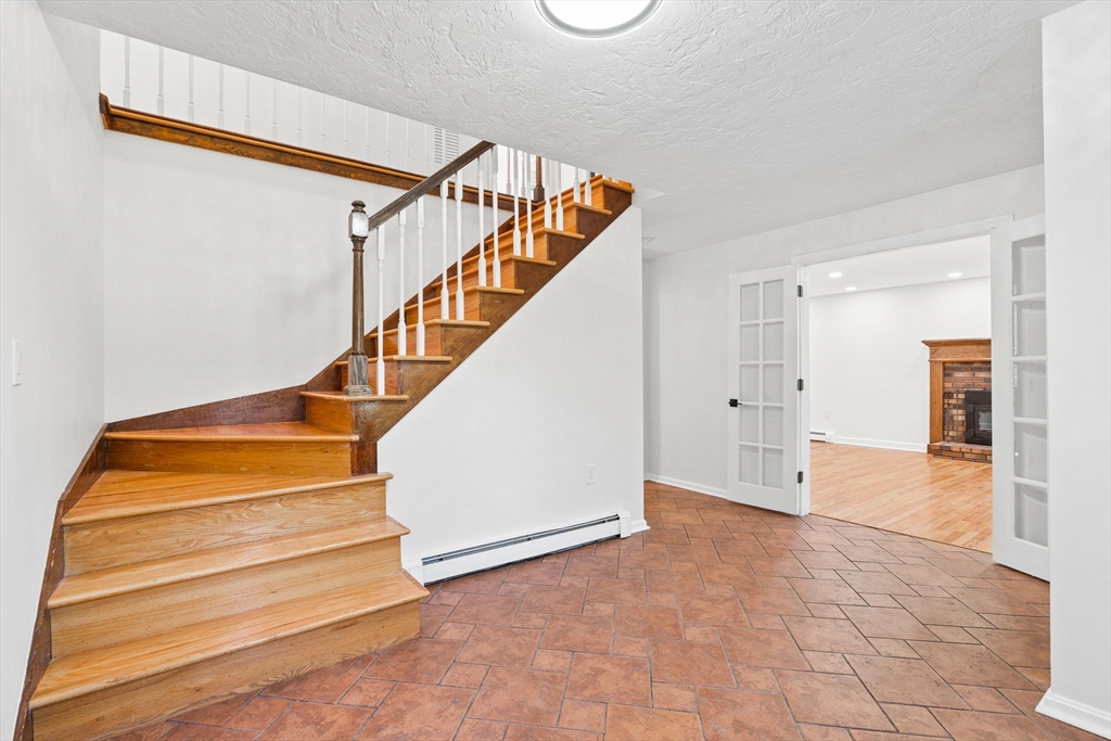 11 Crownridge Road Westborough, MA 01581 - Photo 4 of 42 Gallery Image 4