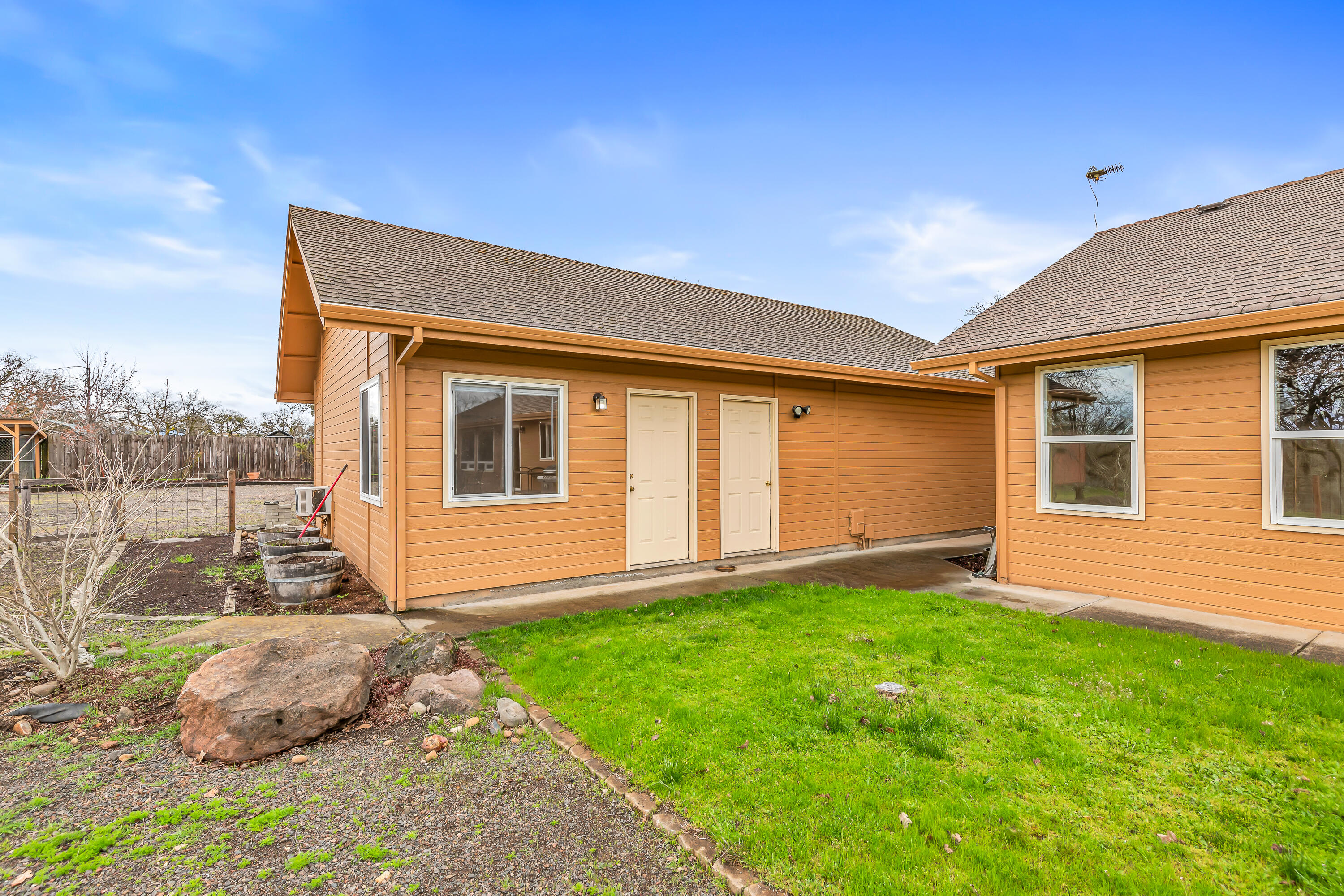 446 Ayres Road Eagle Point, OR 97524 - Photo 36 of 59 36