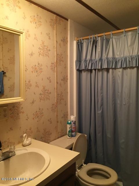 109 Ridgewood Avenue Interlachen, FL 32148 - Photo 10 of 14 bathroom