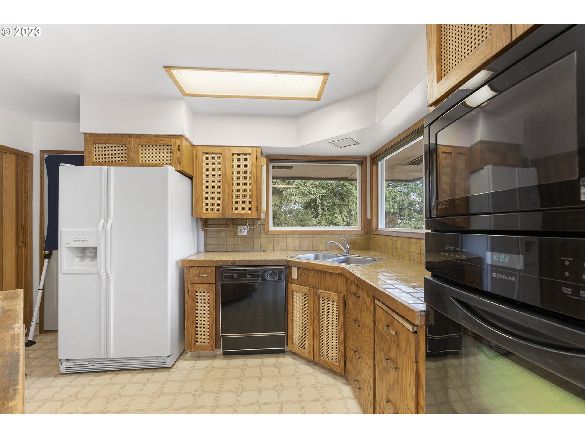 14220 Southwest Hargis Road Beaverton, OR 97008 - Photo 7 of 26 Gallery Image 7