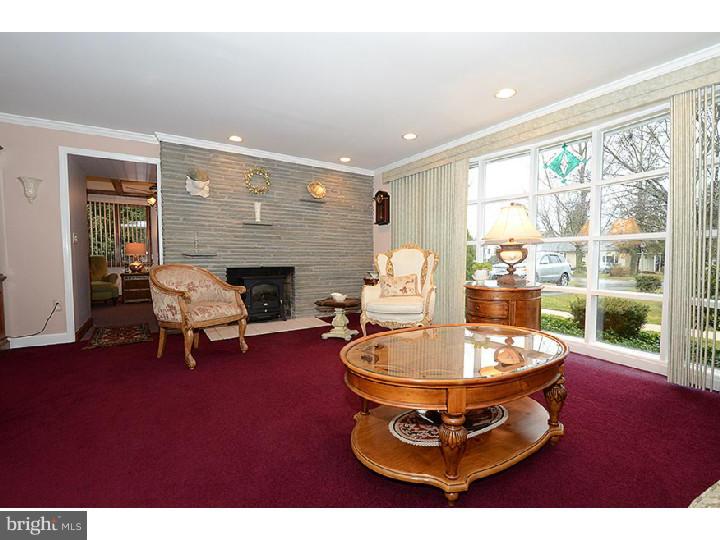 126 Tyson Road Newtown Square, PA 19073 - Photo 3 of 25 Living Room