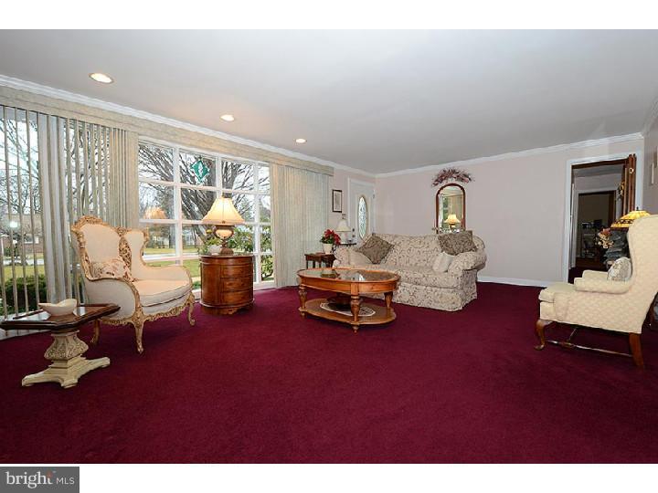 126 Tyson Road Newtown Square, PA 19073 - Photo 4 of 25 Living Room