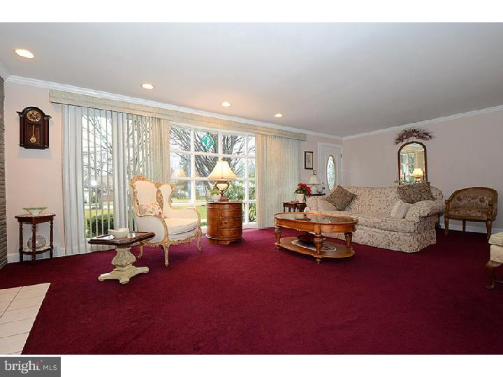 126 Tyson Road Newtown Square, PA 19073 - Photo 7 of 25 Living Room