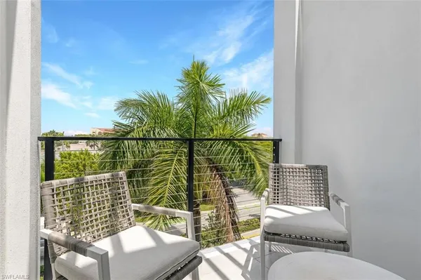 $18,000 | 850 Central Avenue, Unit 305, Naples, FL 34102