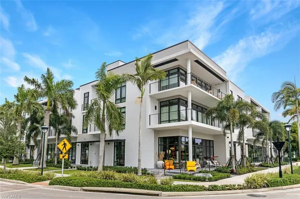 $18,000 | 850 Central Avenue, Unit 305, Naples, FL 34102