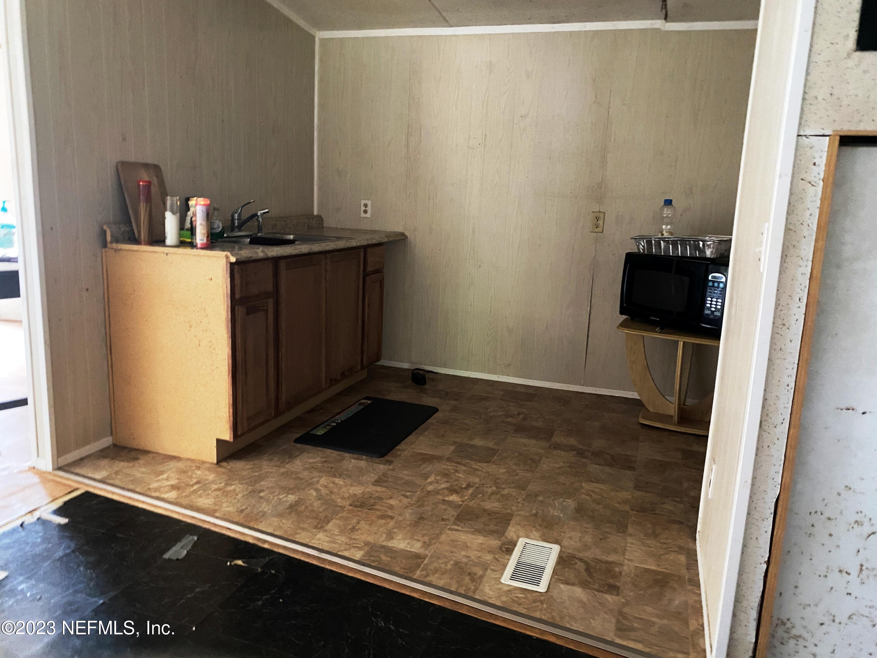 157 Union Camp Road Crescent City, FL 32112 - Photo 5 of 20 Kitchen