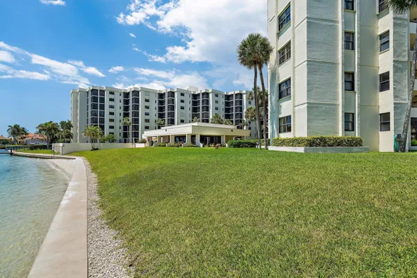 $8,000 | 19800 Sandpointe Bay Drive, Unit 101, Tequesta, FL 33469