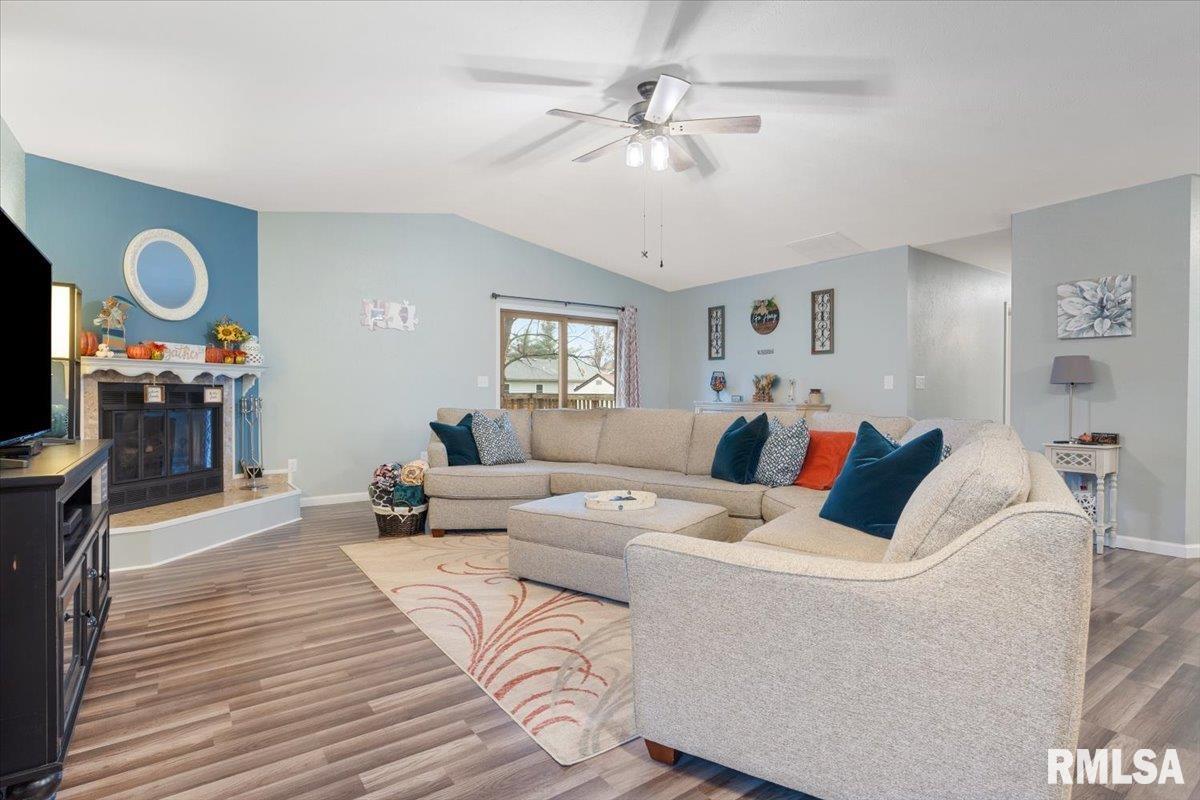 57 Celeste Court Springfield, IL 62703 - Photo 3 of 30