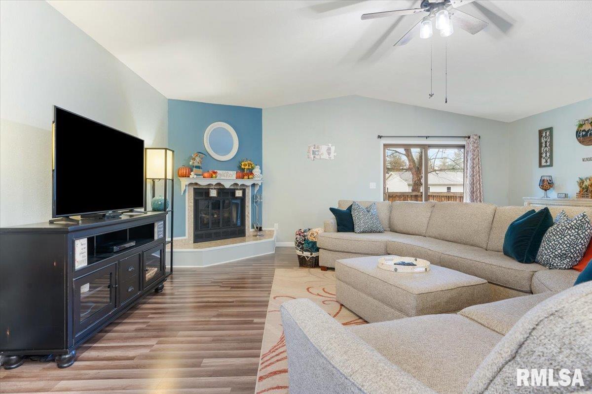 57 Celeste Court Springfield, IL 62703 - Photo 4 of 30