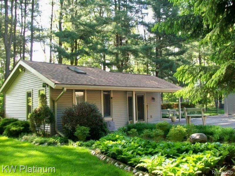 4181 Atkins Road Port Huron, MI 48060 - Photo 23 of 32 Pool house
