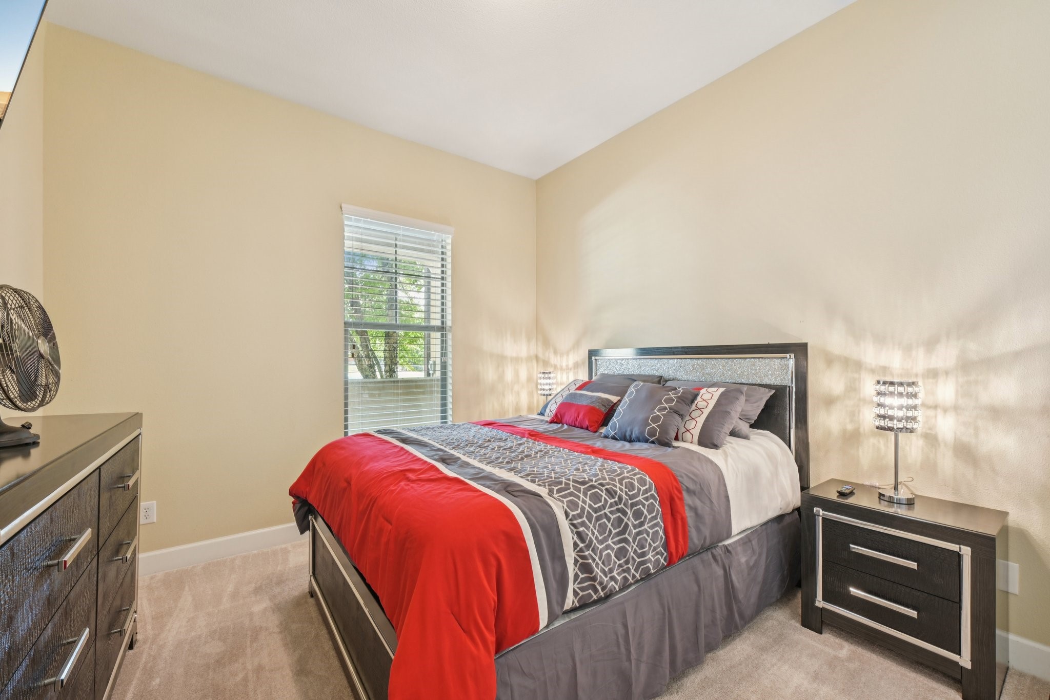 17040 West Fm 1097 Road, Unit 6103 Montgomery, TX 77356 - Photo 13 of 34 a bedroom with a bed and a window