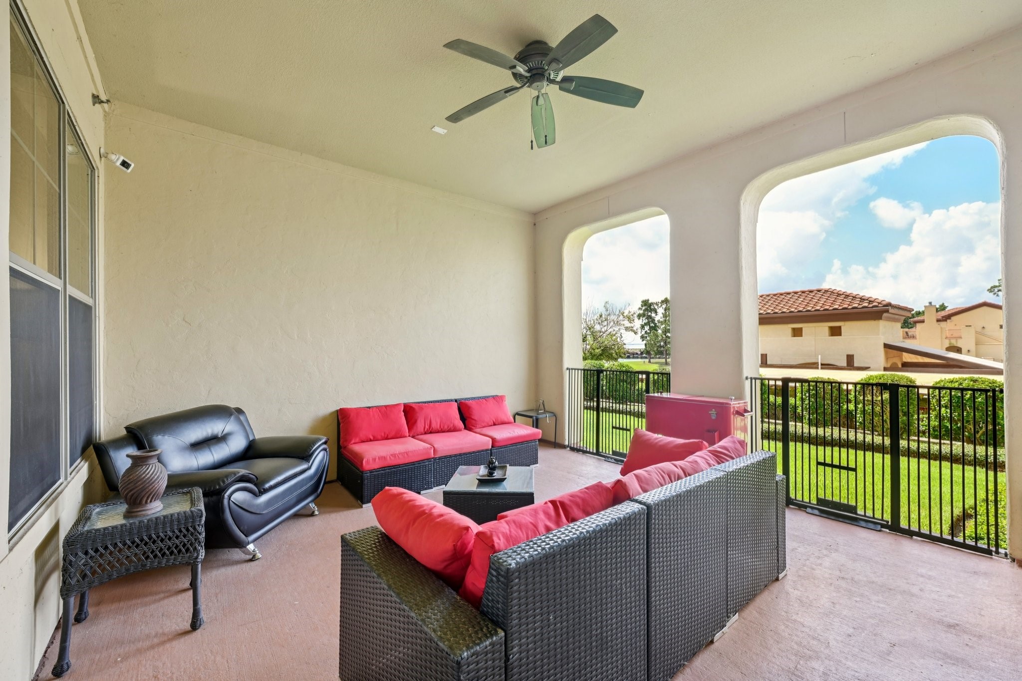 17040 West Fm 1097 Road, Unit 6103 Montgomery, TX 77356 - Photo 23 of 34 a living room with furniture a rug and a window