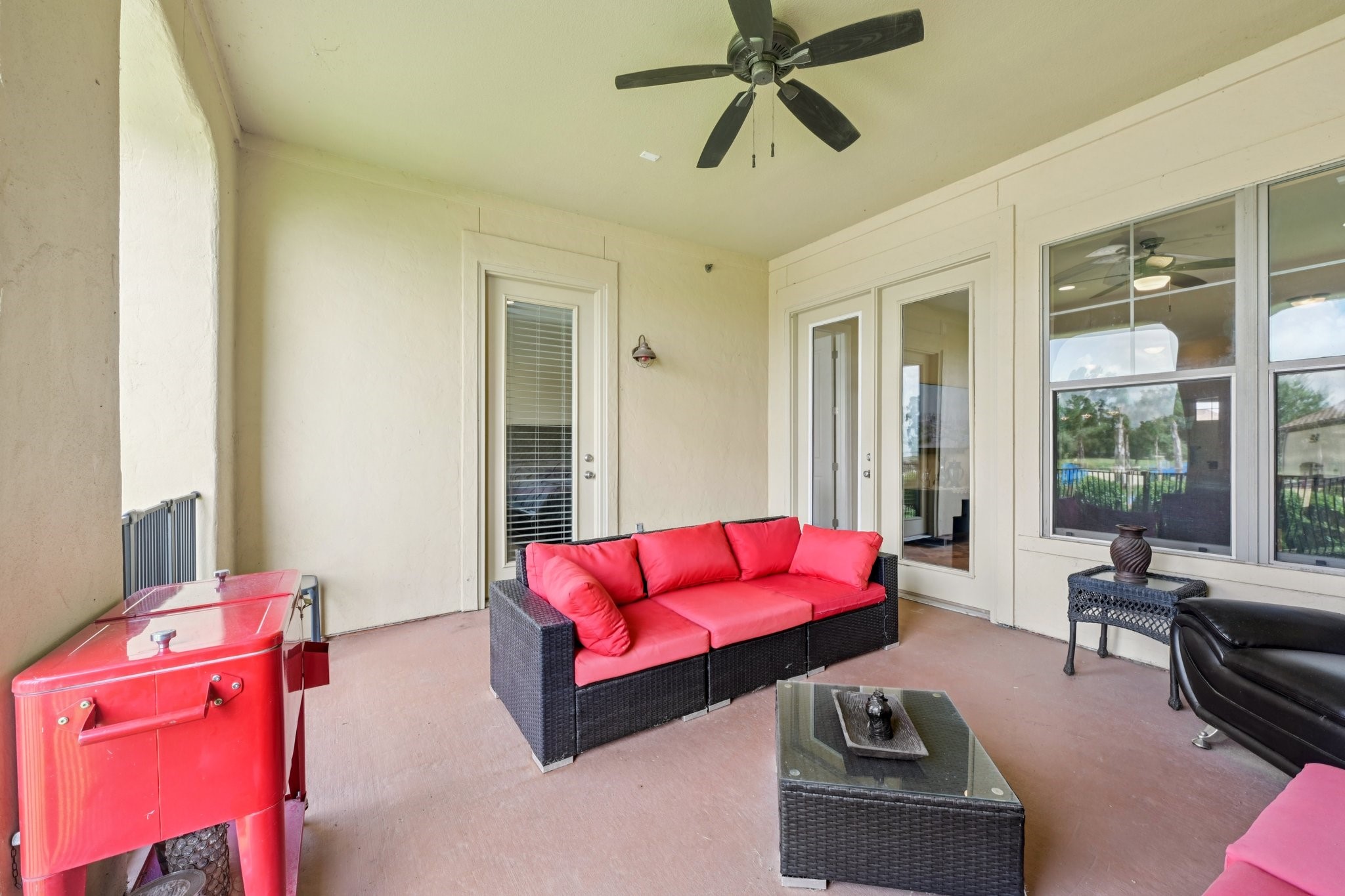 17040 West Fm 1097 Road, Unit 6103 Montgomery, TX 77356 - Photo 24 of 34 a living room with furniture