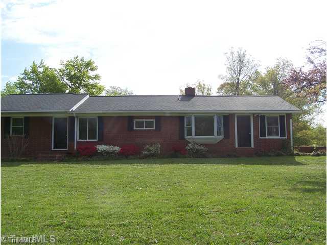 1065 Wafford Road Lexington, NC 27292 - Photo 3 of 13 Exterior Front.