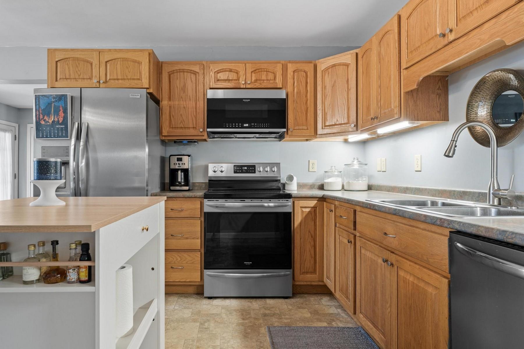 41 Griswold Drive Rutland, VT 05701 - Photo 3 of 38