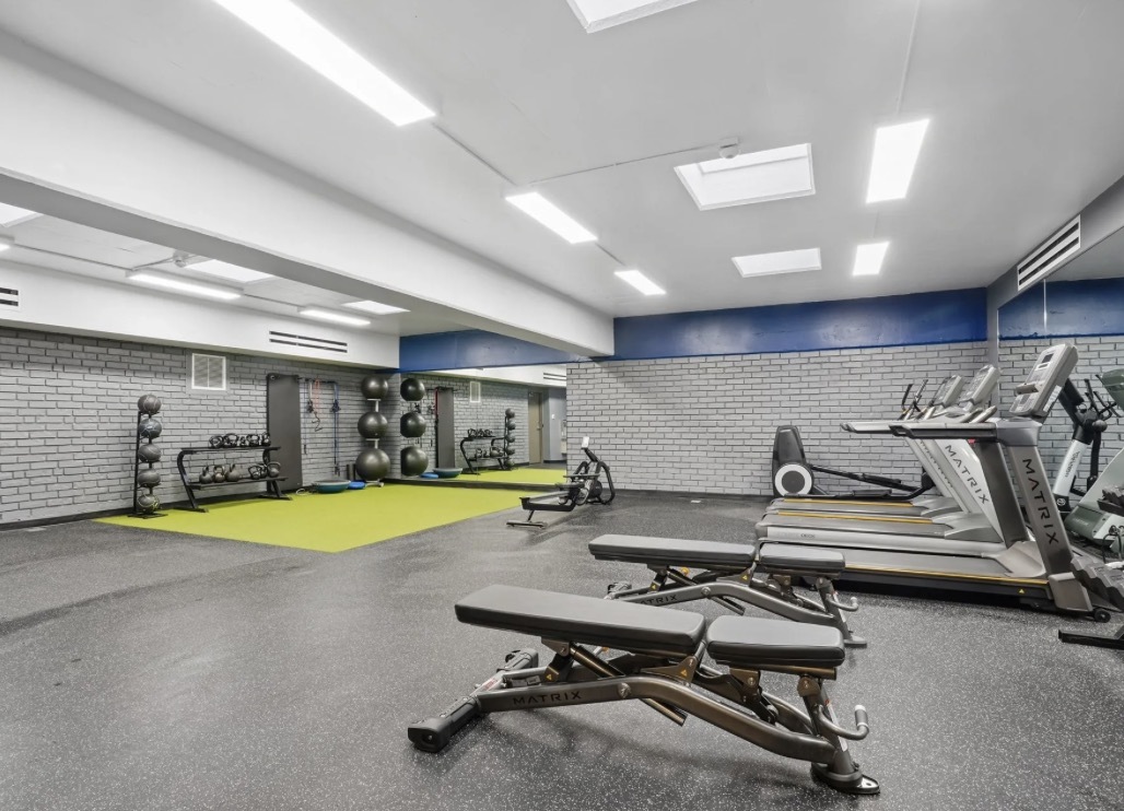 707 West Sheridan Road, Unit 405 Chicago, IL 60613 - Photo 17 of 20 Gallery Image 17