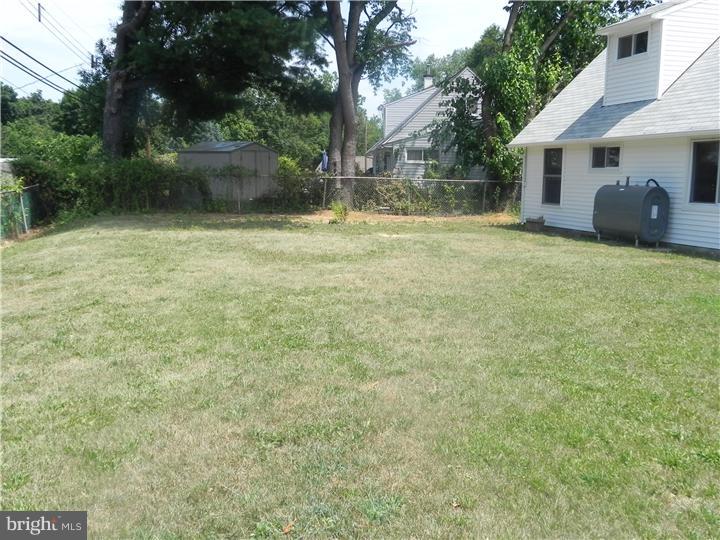27 Larkspur Road Levittown, PA 19056 - Photo 11 of 11 View in Back