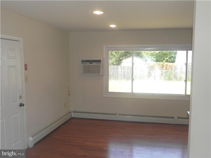 27 Larkspur Road Levittown, PA 19056 - Photo 3 of 11 Dining Room