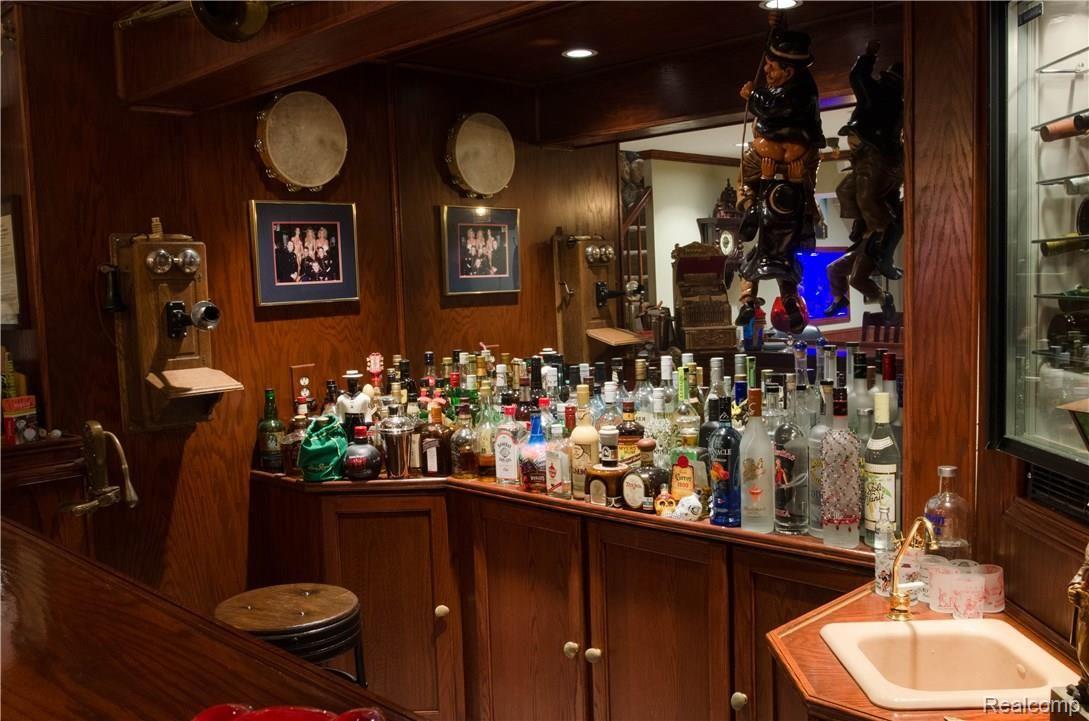 192 West Washington Street Romeo, MI 48065 - Photo 22 of 31 Santos Bar 2.JPG