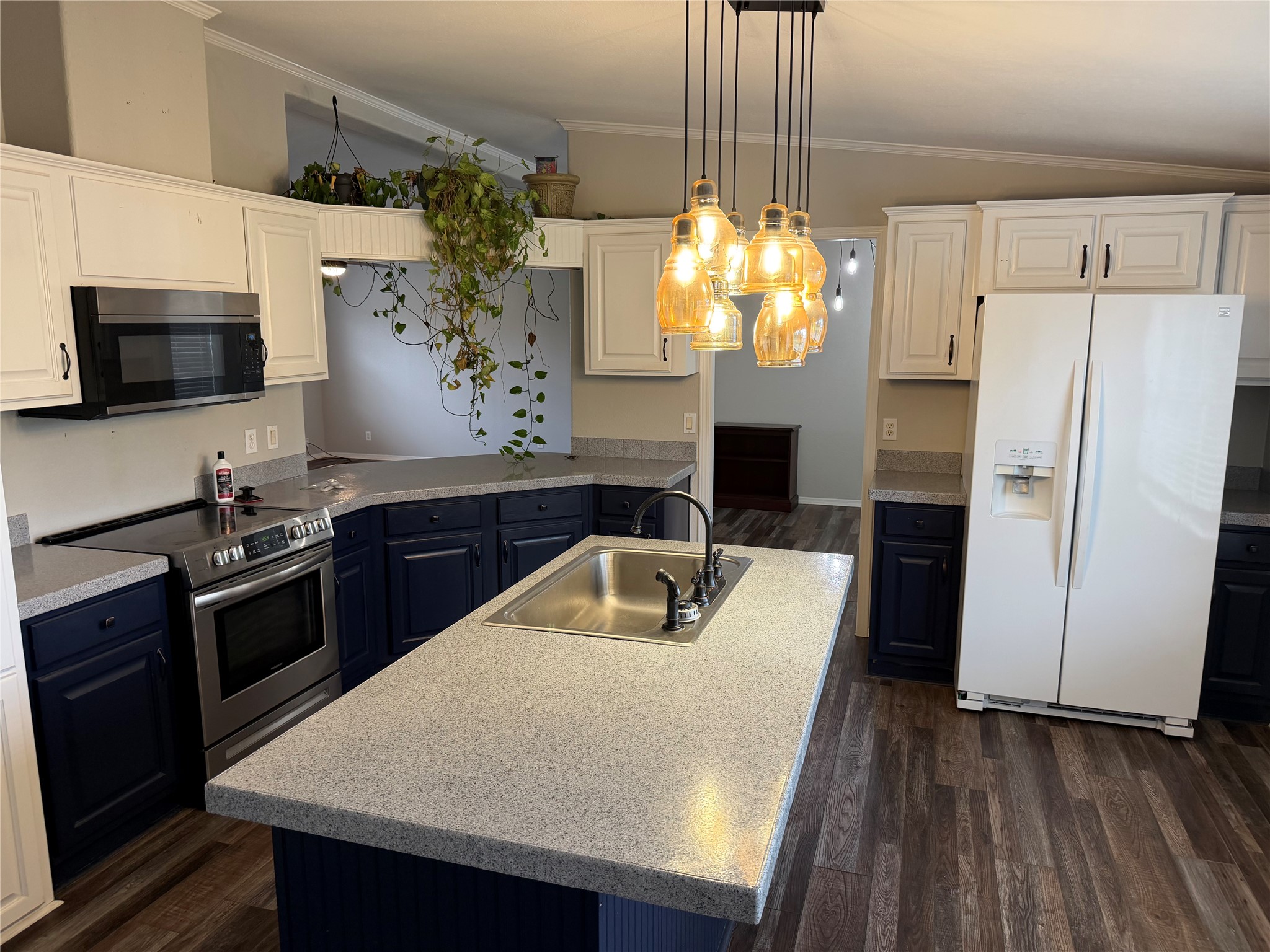 29480 Skymac Ranch Road Hempstead, TX 77445 - Photo 5 of 11 a kitchen with kitchen island a counter space and stainless steel appliances