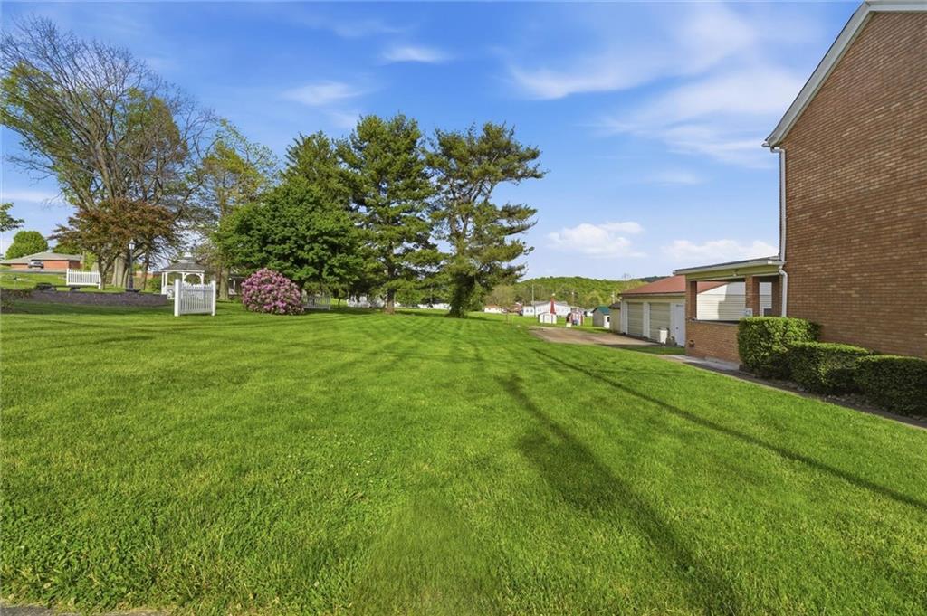 304 Liberty Street Perryopolis, PA 15473 - Photo 4 of 31