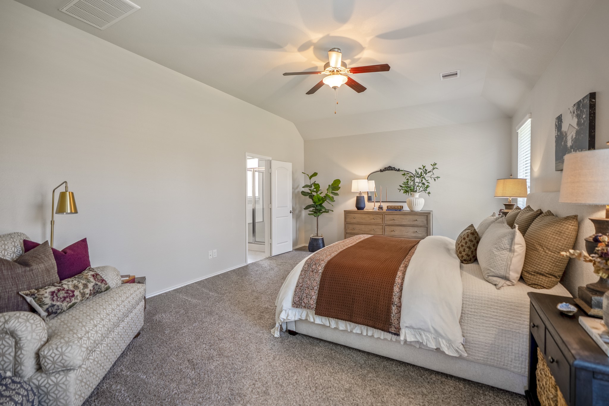 5522 Glenfield Spring Lane Spring, TX 77389 - Photo 17 of 46 Another view of the well-appointed primary suite.