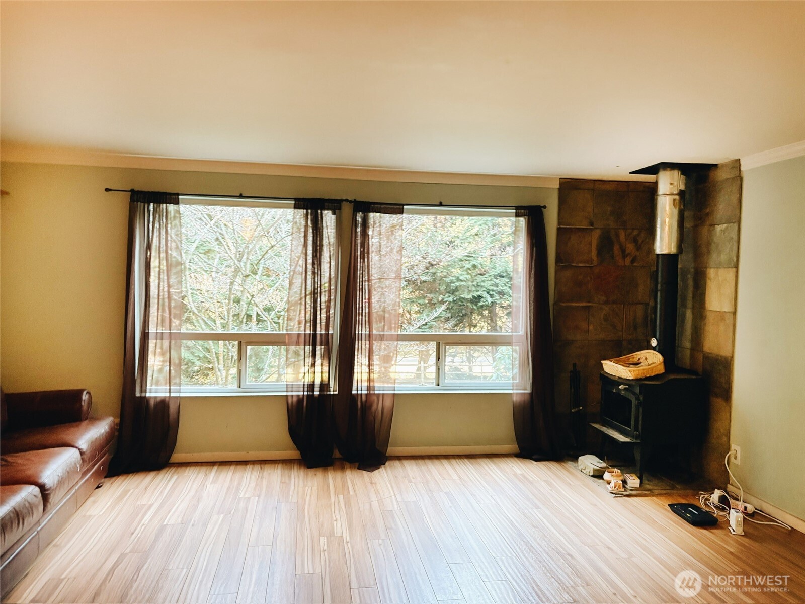 3257 East Harbor Road Langley, WA 98260 - Photo 2 of 20 a living room with furniture and a window