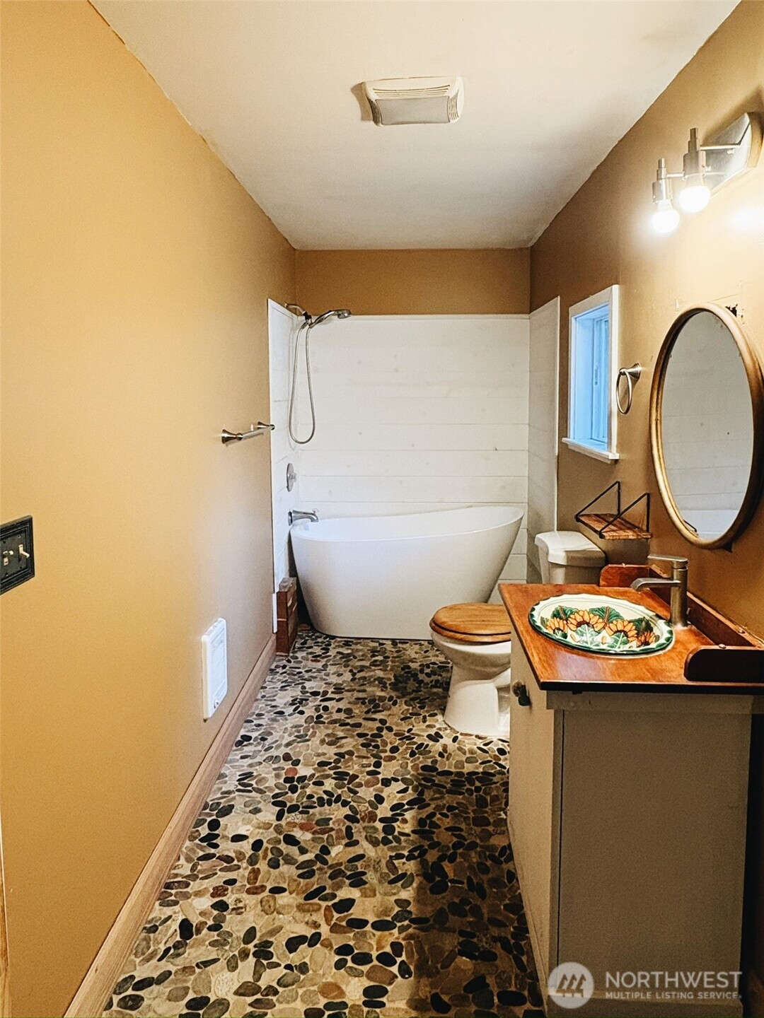 3257 East Harbor Road Langley, WA 98260 - Photo 10 of 20 a bathroom with a sink toilet and shower