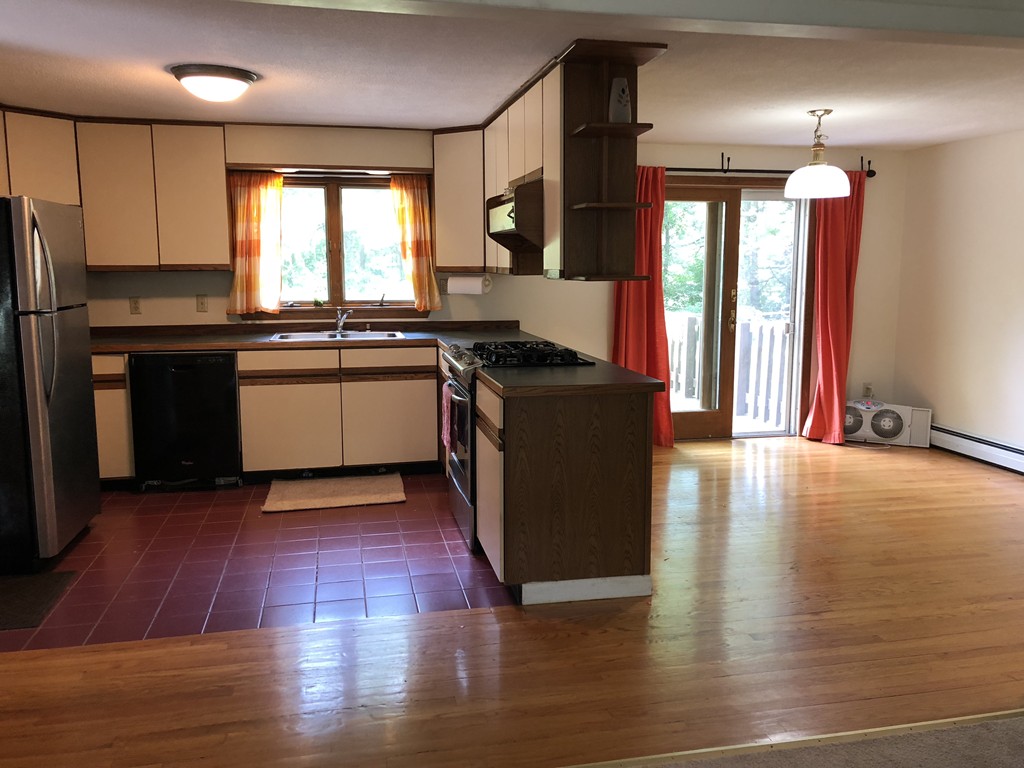 194 Amherst Road Pelham, MA 01002 - Photo 3 of 20