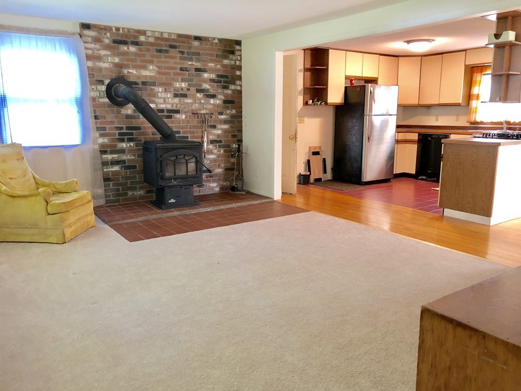 194 Amherst Road Pelham, MA 01002 - Photo 4 of 20
